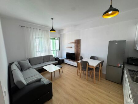 🏡 Jepet me qera apartament 1+1 📍 Ali Demi – Kompleksi Kadiu💶 Çmimi: 45,000 Lekë (i diskutueshëm)