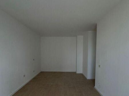 Jepet me qira ambient zyre tek Golden Tower