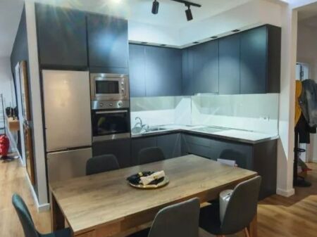 JEPET APARTAMENT ME QERA 2+1+2 komuna e parisit