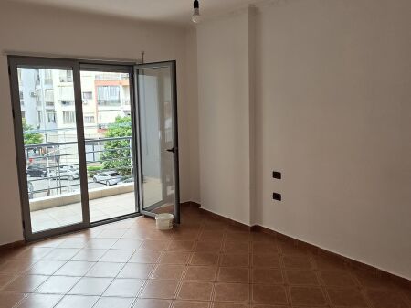 1+1, empty apartment with elevator, Yzberisht, 300 thousand lek