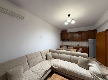 Shitet Apartament 2+1+2+2 te Pelikani, Durres