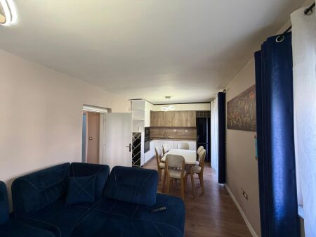 Shitet Apartament 2+1+2 te Muzeumi, Durres