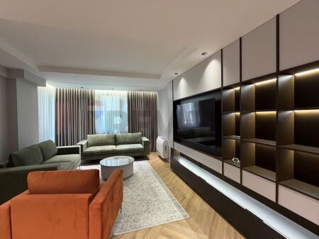 Apartament - Për Qira - Blloku, Tiranë