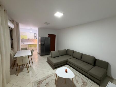 For rent 2+2 furnished elevator train station 700 eu
