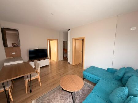 Jepet me Qera Apartament 2+1 ne Qender te Durresit!