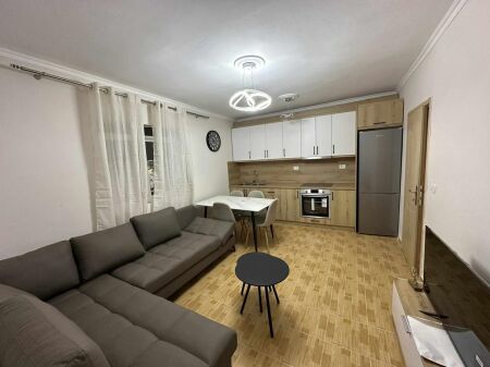 Apartamwnt 2+1 per qera Rruga Bardhyl !