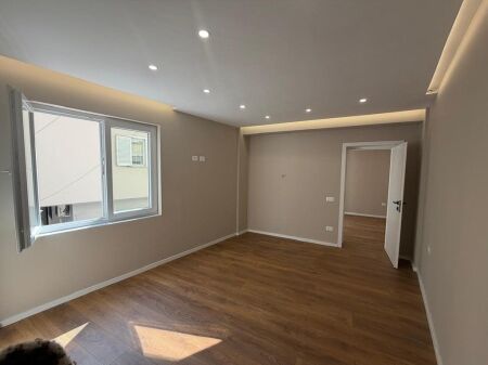 Shitet Apartament 1+1, Mine Peza
