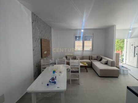 Appartamento 2+1 + Veranda + Parcheggio in vendita a Laprakë | Piano 0 | 165.000.000 Lek