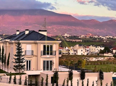 Shitet Vilë Unike me 2 Pishina – Mjull-Bathore, Tiranë
