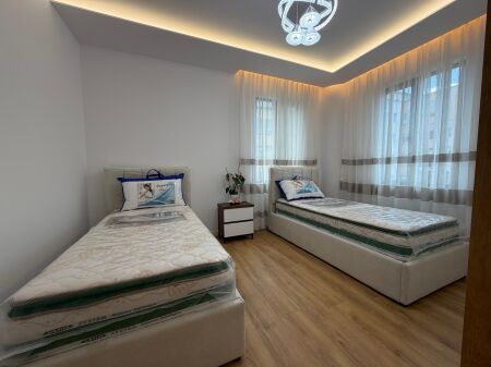 Shitet Apartament 2+1+2 Pallati me Shigjeta