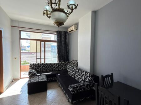🏡 Shitet Apartament 1+1 tek Pallatet Derveni – Misto Mame