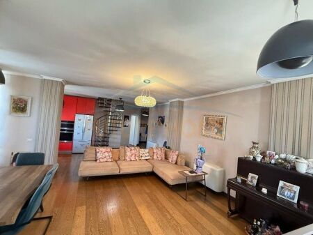 Shitet, Apartament 2+1, Pallati me Shigjeta, Tirane