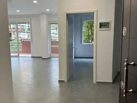 OKAZION!!! Shitet apartament 2+1 + Dyqan ne FRESK 134,000 Euro