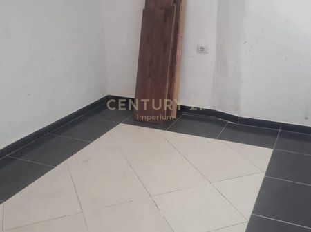 Jepet me Qera Ambient Biznesi 74 m² në Pallatet Çabej!