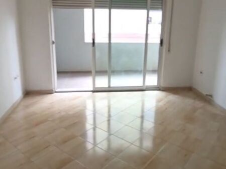 Shitet Apartament 2+1+2 + Garazhd Tek Amerikan3 / Yzberisht
