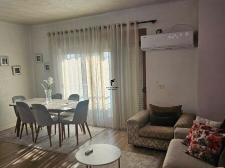 APARTAMENT ME QERA 3+1 QENDER 150.000 LEKE FH-74415