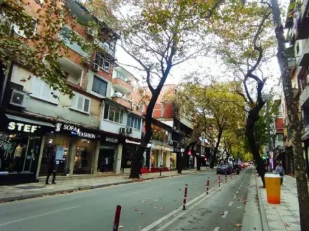 Tirane, shitet dyqan Kati 0, 90 m² 560.000 € (Myslym Shyri buze rruge)