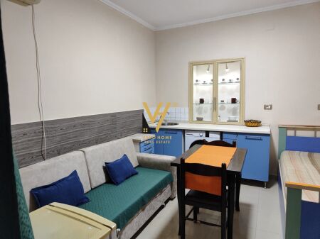 JEPET GARSONIERE 28 M2 ME QERA TE MEDRESEJA 300 EURO