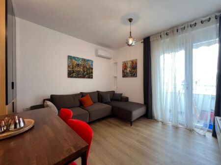 Shitet Apartament 2+1