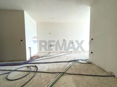 Apartament - Për Shitje - Tregu Elektrik I Ri, Tiranë(ID: 530181070-400)