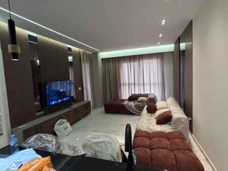 🏢Laprake, il Complesso Aura affitta un appartamento 1+1, appena arredato. 65.000 Leke (Lordo) 