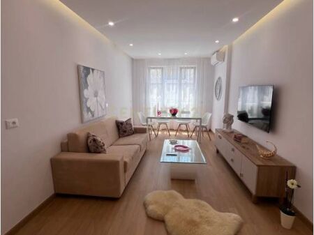 JEPET APARTAMENT 2+1 ME QIRA PRANE, NE ZONEN E ISH BLLOKUT