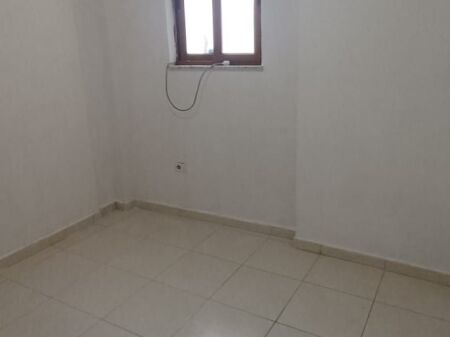 In affitto 3+2 vuoto a xhomllik 38000 lek