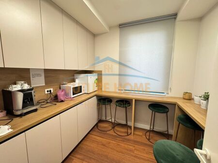 Shitet, Apartament 2+1+Depo, Rruga e Barrikadave, Tiranë