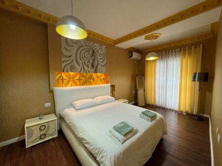 Shitet Apartament 2+1 + Verande Te Liqeni thate.