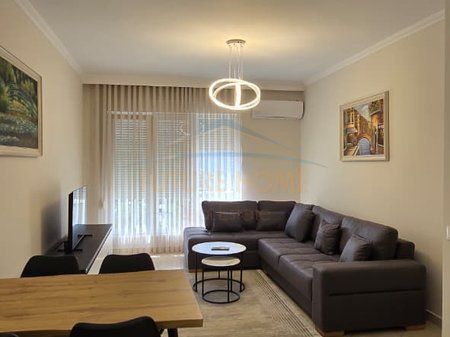 Qera, Apartament 1+1, ish Parku i Autobuzave, Tiranë