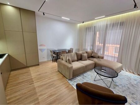Apartament - Për Qira - Kompleksi Delijorgji, Tiranë