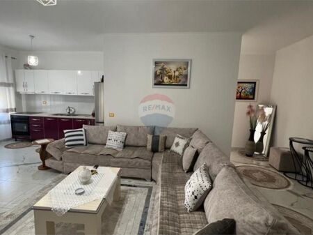 Apartament 2+1+2 për shitje Freku