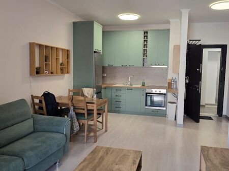 Jepet me qira apartament 1+1+1 ballkon, 55 m², te rruga e Barrikadave