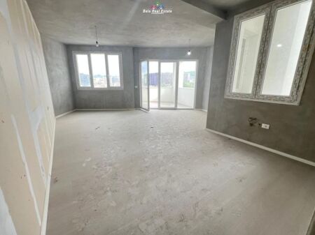 Zyre Me Qera 3+1 Ne Astir (ID BZ2966) Tirane