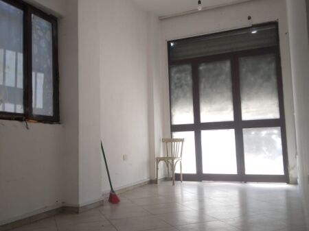 Rent | Ambjent Biznesi | Stacioni i Trenit | 200 €/month