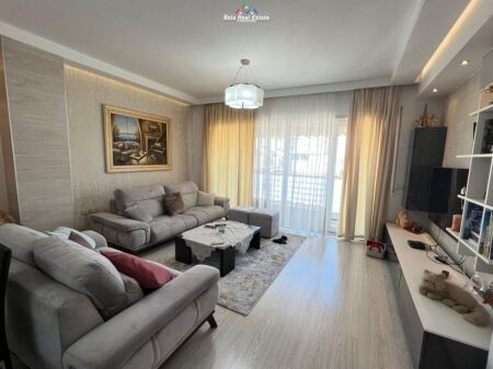 Apartament Me Qera 2+1 Tek Pazari i Ri (ID B2201096) Tirane