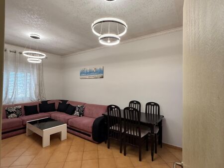 Shitet Apartament  1+1 Rruga  Ali Demi (Tregu i ri elektrik)