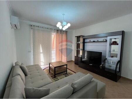 Apartament me qera 2+1