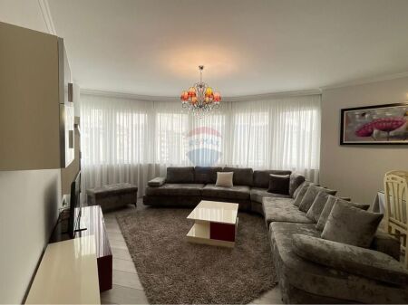 Ofrohet per qira Apartament 3+1 te rruga e Kavajës