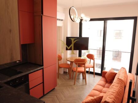 Apartament 1+1 për shitje në zonën prestigjioze të Malit të Robit — vetëm 250 metra nga deti.