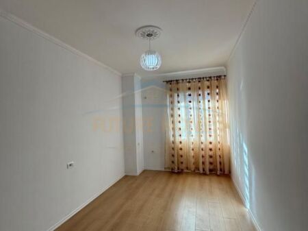 Shitet, Apartament 2+1, Fresk
