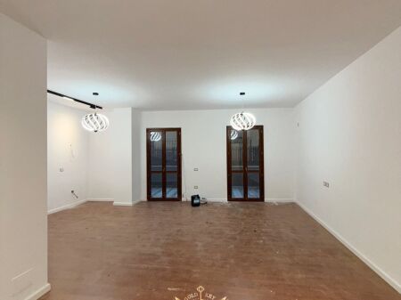 SHITET Super APARTAMENT  • 2+1+2 + Verande  📍 Adresa:Lagja 2, Sefer Efendiu •  
