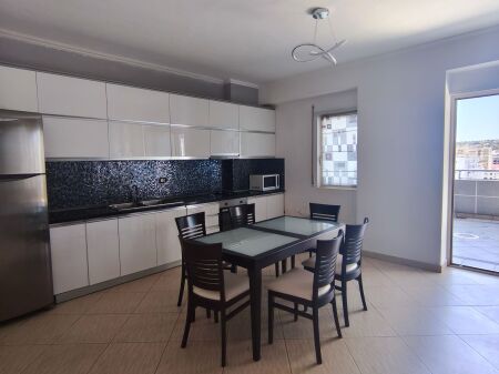 Apartament për Shitje 120 m² + Verandë 50 m² në Durrës, Stacioni i Trenit - Me Mobilim & Garazh