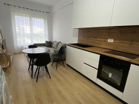 🏢In the Ali Demi area, Rezidenca Kadiu offers for rent an apartment, 1+1, furnished. 40,000 Leke