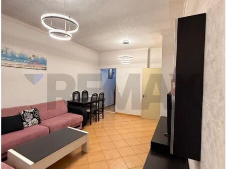 Apartament 1+1 per shitje prane Tregut Elektrik