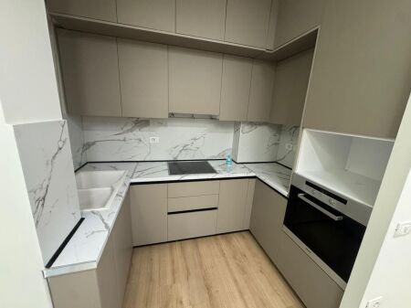 Shitet Apartament 2+1+1 te Liqeni i Tiranes