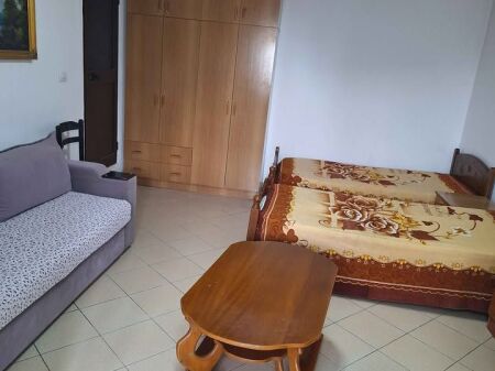 GARSIONERE 25000 LEKE.VILAT GJERMANE