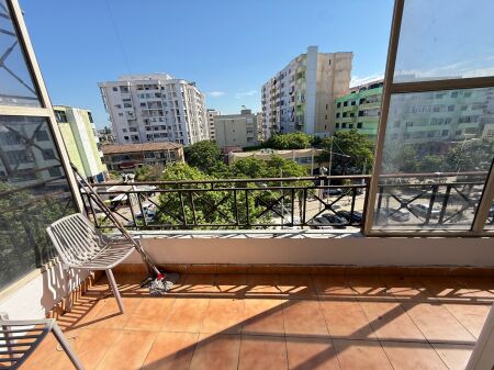 Shitet apartament 2+1 ne plazh
