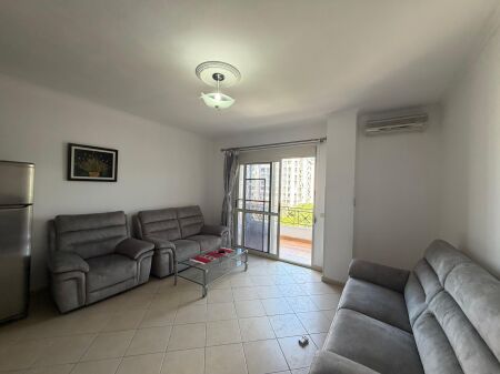 Shitet, Apartament 2+1+2 Tualete, Pranë Hotel Adriatik Plazh– Durrës.