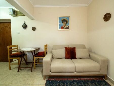 🏢Rruga Mihal Grameno,prane Viva Market jepet me qera apartament1+1,i mobiluar.40,000Leke